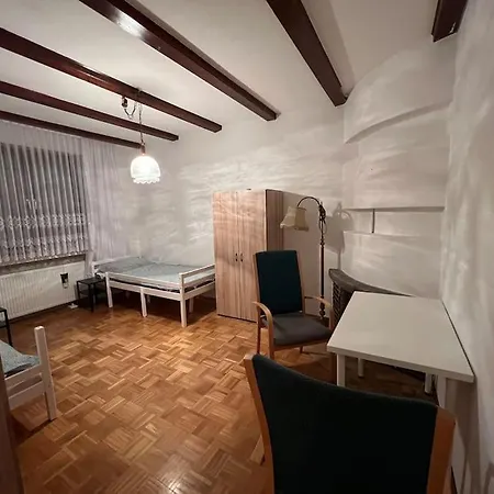 Feelhome, Flughafen Nah,3-schlafzimmer, Dusche Ebenerdig, Zentral, Wifi, Ground Floor 公寓