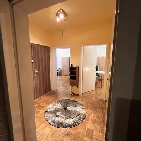 Feelhome, Flughafen Nah,3-schlafzimmer, Dusche Ebenerdig, Zentral, Wifi, Ground Floor 公寓 *