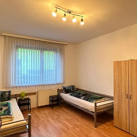 Feelhome, Flughafen Nah,3-schlafzimmer, Dusche Ebenerdig, Zentral, Wifi, Ground Floor דיסבורג