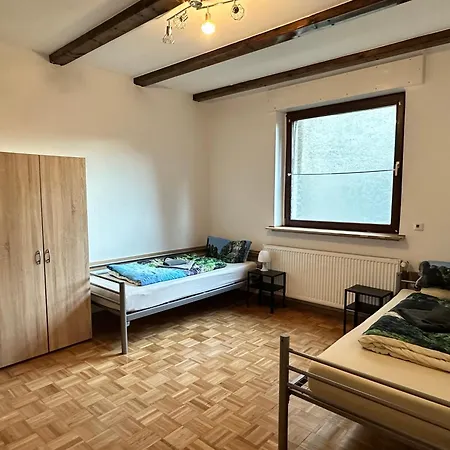 Feelhome, Flughafen Nah,3-schlafzimmer, Dusche Ebenerdig, Zentral, Wifi, Ground Floor * דיסבורג