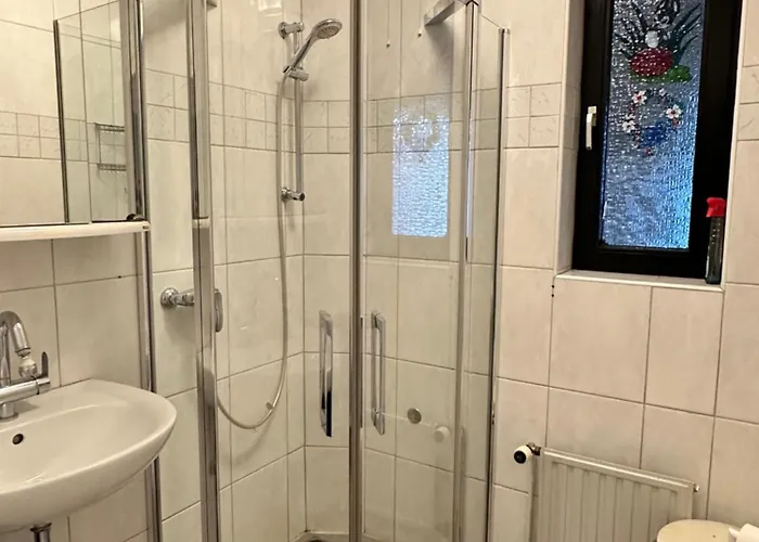 Feelhome, Flughafen Nah,3-schlafzimmer, Dusche Ebenerdig, Zentral, Wifi, Ground Floor Διαμέρισμα